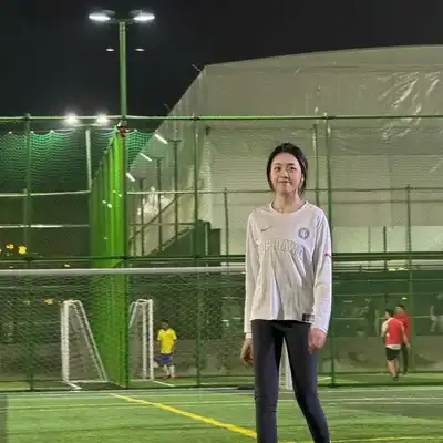 邹芳